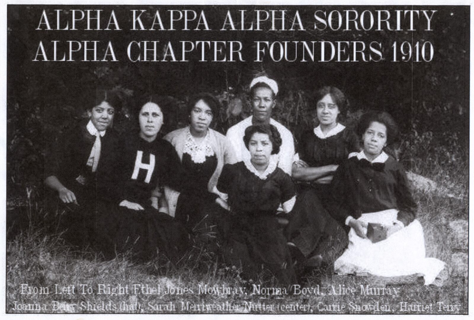 Alpha Kappa Alpha sorority members showing pink and green colors