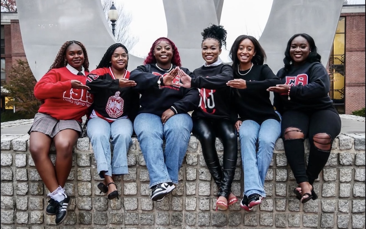 Delta Sigma Theta sorority members
